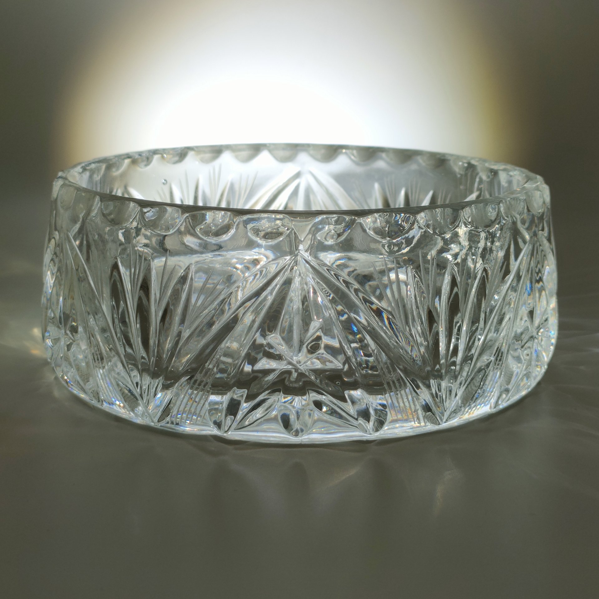 Салатник (конфетница) с рельефным декором, хрусталь, алмазная грань, СССР, 1970-1990 гг.
