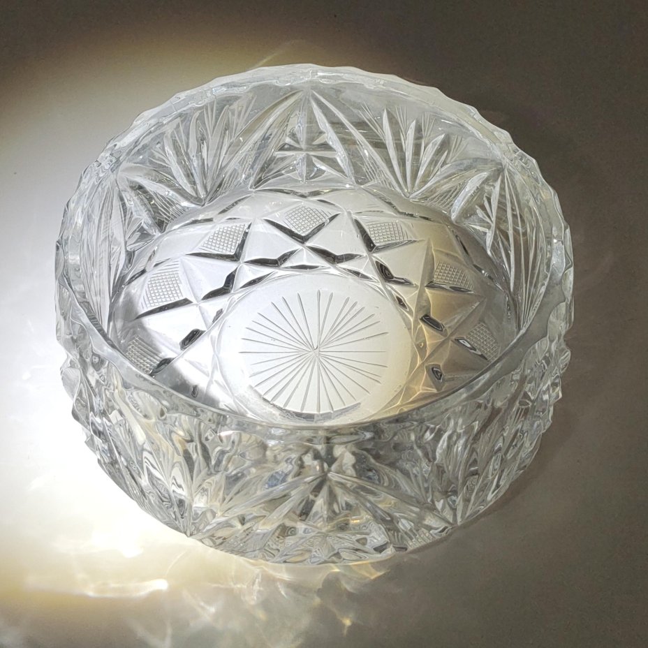 Салатник (конфетница) с рельефным декором