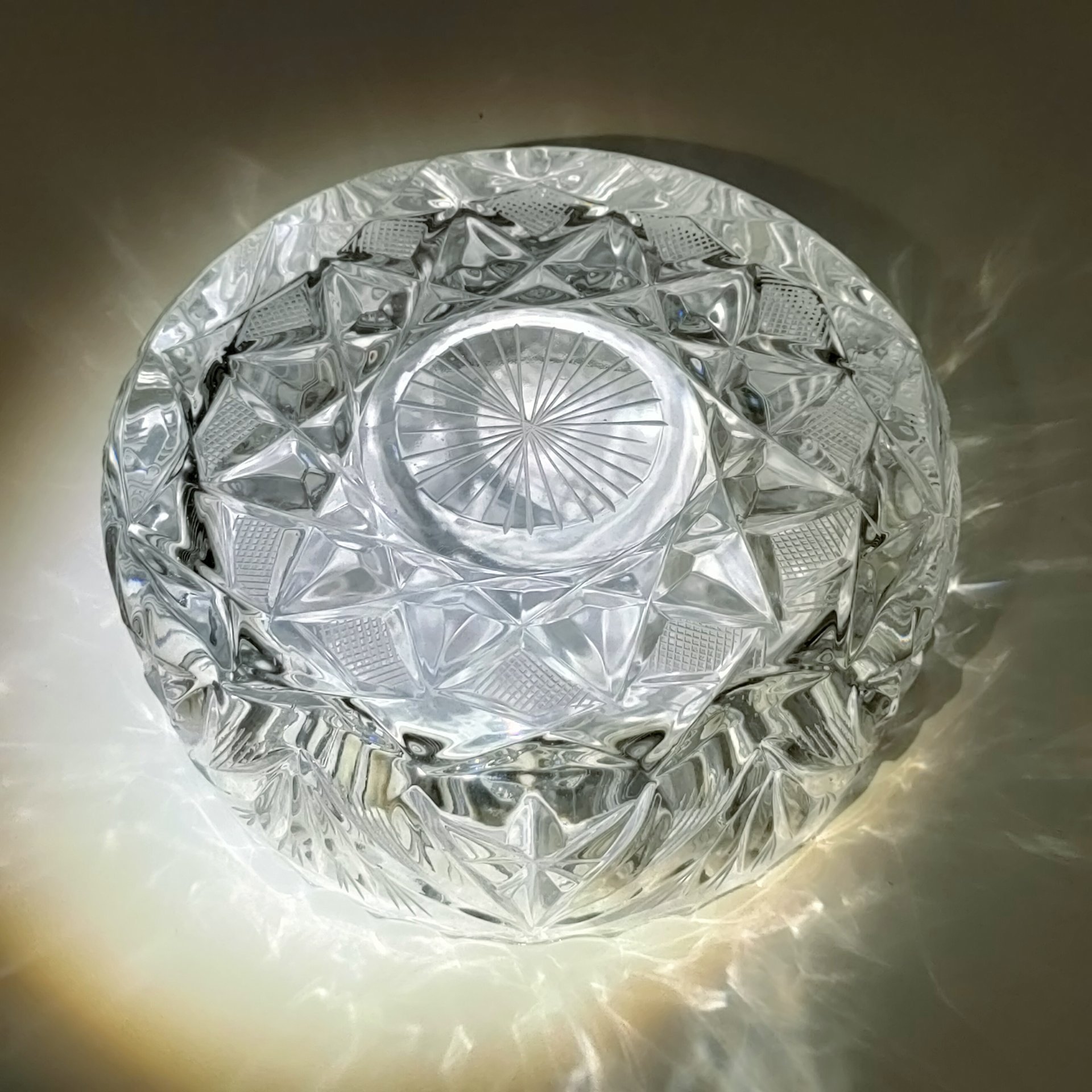 Салатник (конфетница) с рельефным декором, хрусталь, алмазная грань, СССР, 1970-1990 гг.