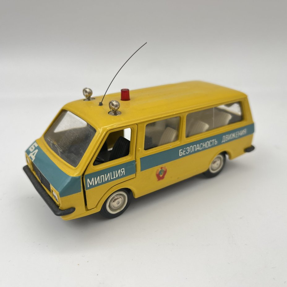 Масштабная модель "RAF-M-2203", (Штаб управления ГАИ), авторская модель 1:43, Саратовский завод «Тантал», металл, пластик, картон, СССР, 1987-1988 гг.
