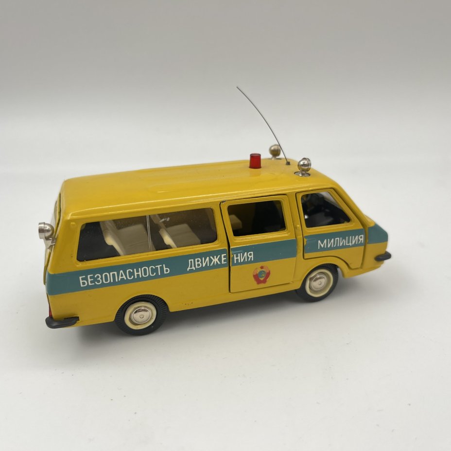 Масштабная модель "RAF-M-2203", (Штаб управления ГАИ), авторская модель 1:43, Саратовский завод «Тантал», металл, пластик, картон, СССР, 1987-1988 гг.