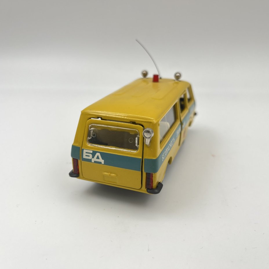 Масштабная модель "RAF-M-2203", (Штаб управления ГАИ), авторская модель 1:43, Саратовский завод «Тантал», металл, пластик, картон, СССР, 1987-1988 гг.
