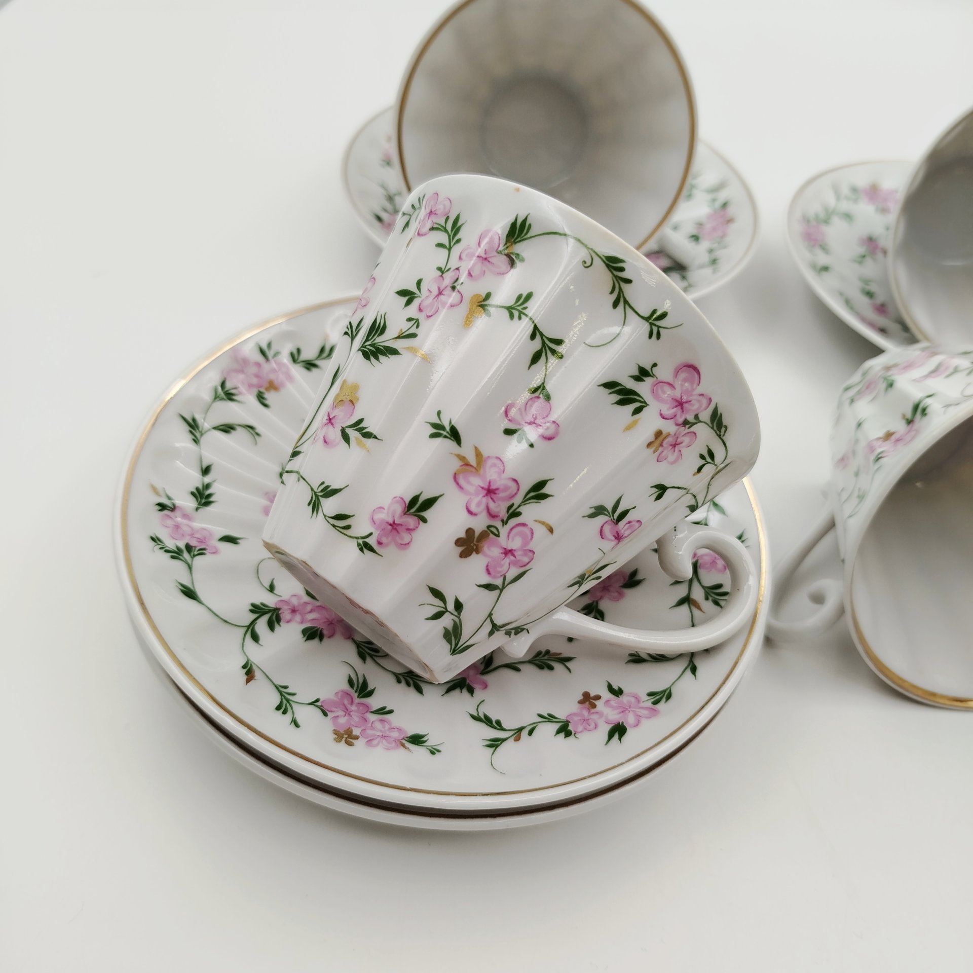 Набор чайных пар "Цветущие веточки" (4 шт.), форма "Лучистая", фарфор, деколь, золочение, Ленинградский фарфоровый завод (ЛФЗ), СССР, 1970-1986 гг., Ленинградский фарфоровый завод (ЛФЗ)