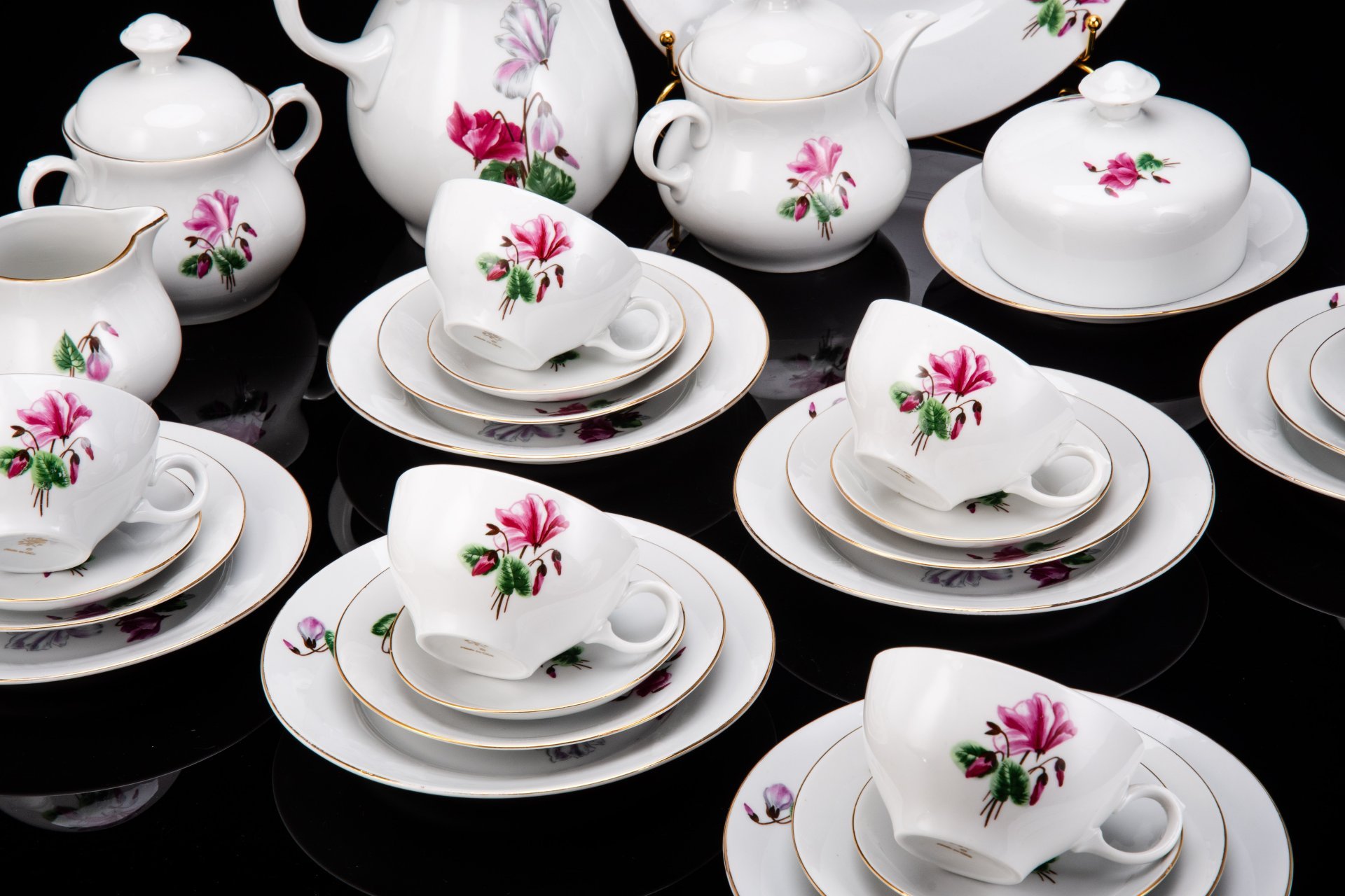 Сервиз чайный с цветочным декором на 6 персон (30 предметов), фарфор, деколь, золочение, Spezial Eisenberg Porzellan (SEP), ГДР, 1973-1976 гг.