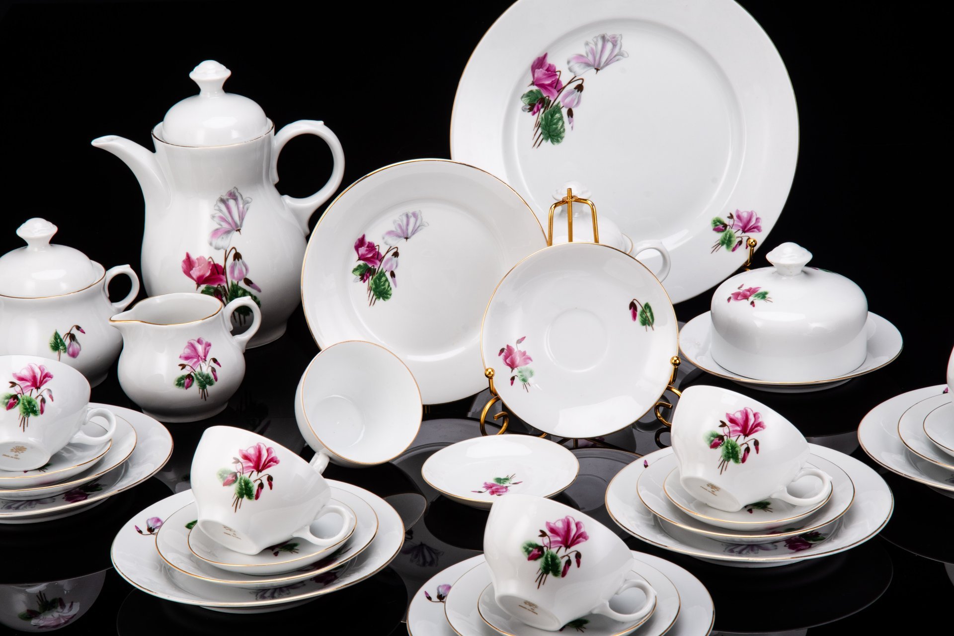 Сервиз чайный с цветочным декором на 6 персон (30 предметов), фарфор, деколь, золочение, Spezial Eisenberg Porzellan (SEP), ГДР, 1973-1976 гг.