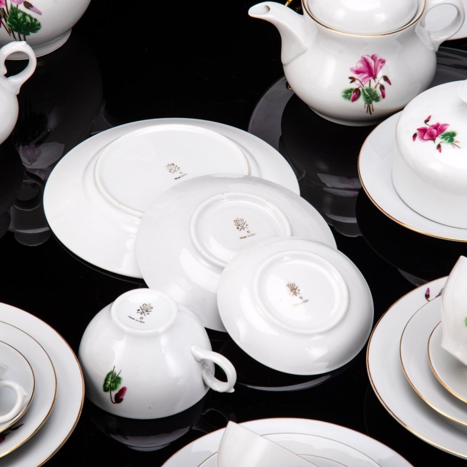 Сервиз чайный с цветочным декором на 6 персон (30 предметов), фарфор, деколь, золочение, Spezial Eisenberg Porzellan (SEP), ГДР, 1973-1976 гг.