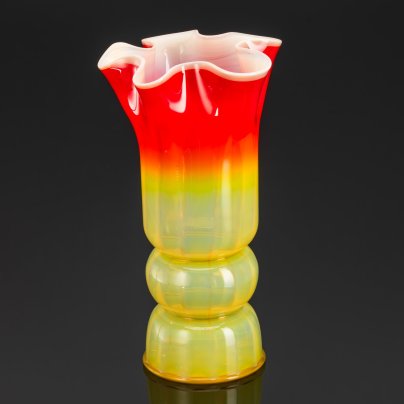 Ваза "Костер" с волнистым бортом, автор Кучинская Людмила Александровна, цветное стекло, гутная техника, Стекольный завод «Красный май», СССР, 1960-1980 гг.