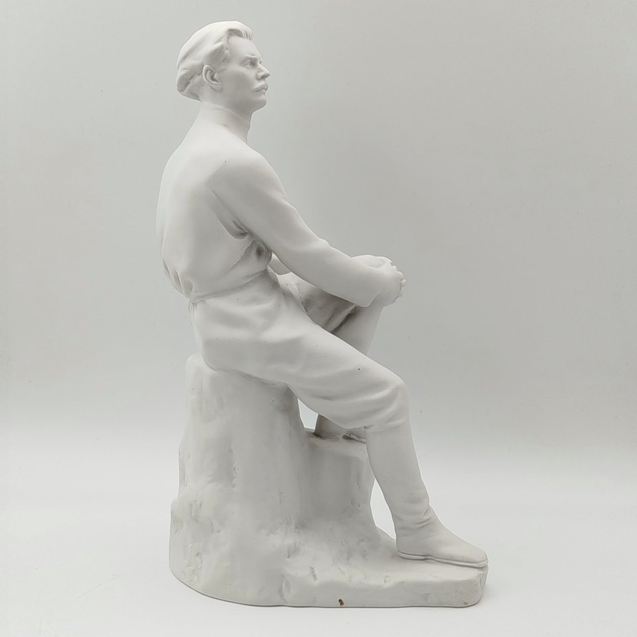 Статуэтка "Максим Горький", автор В.Г. Стамов, Ленинградский фарфоровый завод (ЛФЗ)