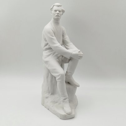 Статуэтка "Максим Горький", автор В.Г. Стамов, Ленинградский фарфоровый завод (ЛФЗ)