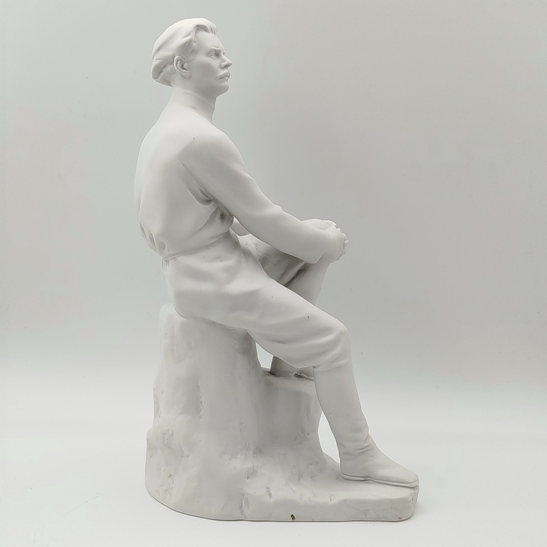 Статуэтка "Максим Горький", автор В.Г. Стамов, Ленинградский фарфоровый завод (ЛФЗ)