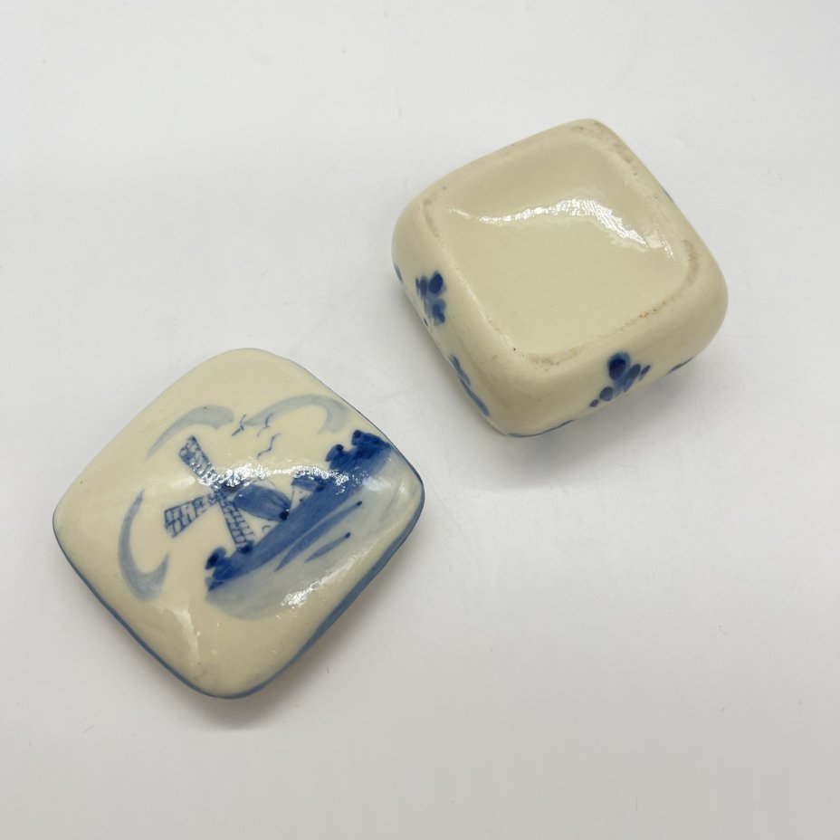 Шкатулка миниатюрная (таблетница) "Мельница", фарфор, роспись, Delfts Blauw, Нидерланды, 1980-2000 гг., Delfts Blauw