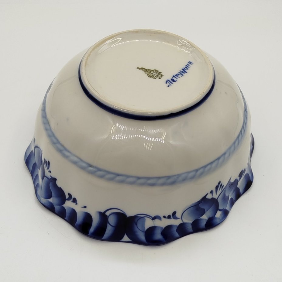 Салатник (конфетница) с растительным декором, росп. Петрушина, фарфор, роспись, Гжельский фарфоровый завод, Российская Федерация, 1990-2015 гг.