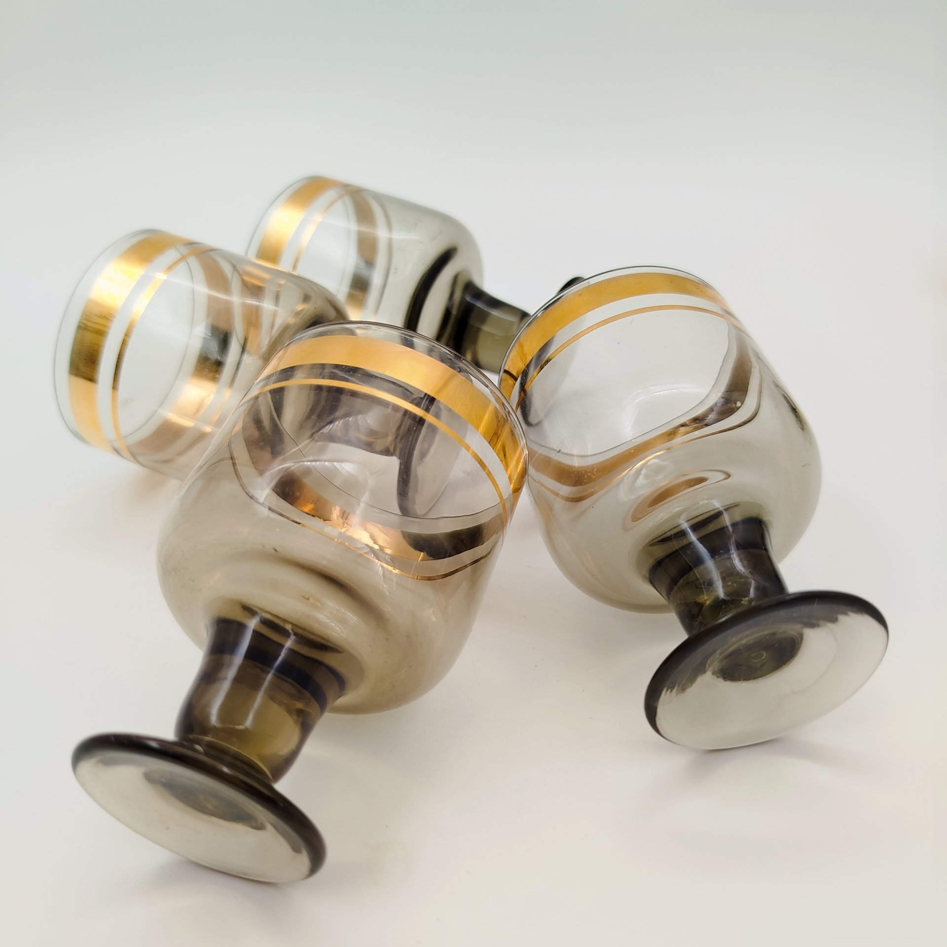 Набор из 6 ликерных рюмок, цветное стекло, золочение, СССР, 1970-1990 гг.