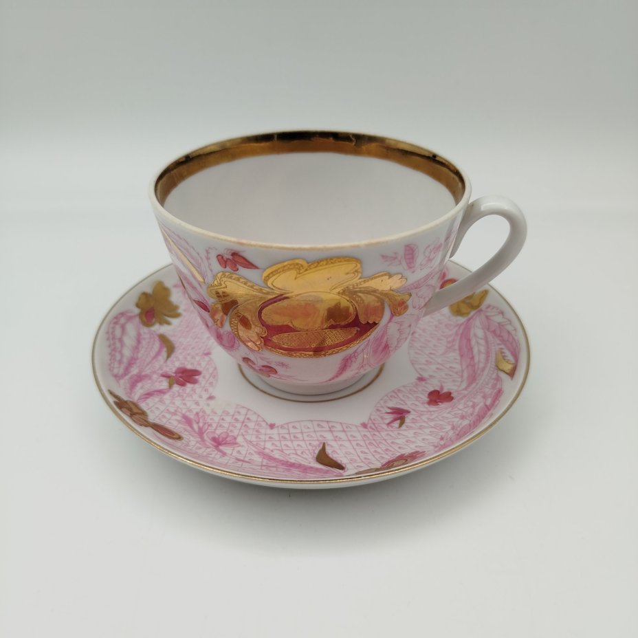 Пара чайная, украшенная декором в виде тюльпанов, фарфор, деколь, золочение, СССР, 1970-1989 гг.