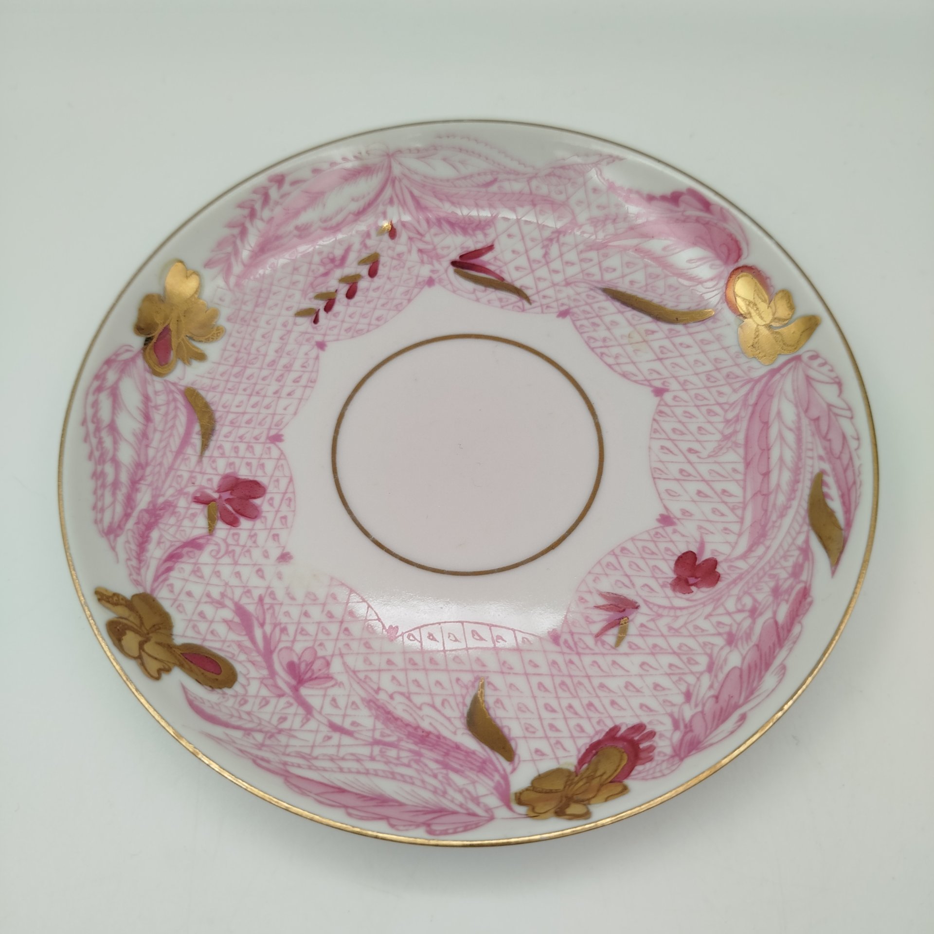 Пара чайная, украшенная декором в виде тюльпанов, фарфор, деколь, золочение, СССР, 1970-1989 гг.