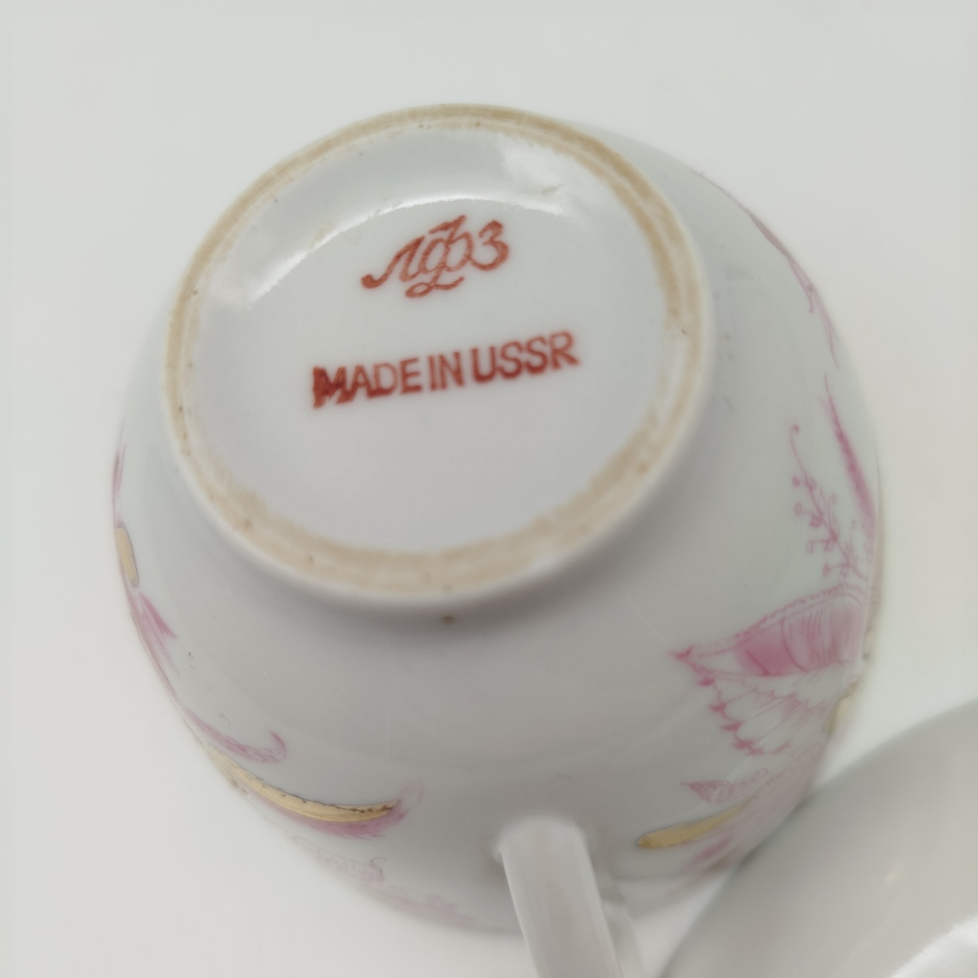 Пара чайная, украшенная декором в виде тюльпанов, фарфор, деколь, золочение, СССР, 1970-1989 гг.