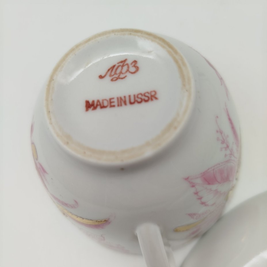 Пара чайная, украшенная декором в виде тюльпанов