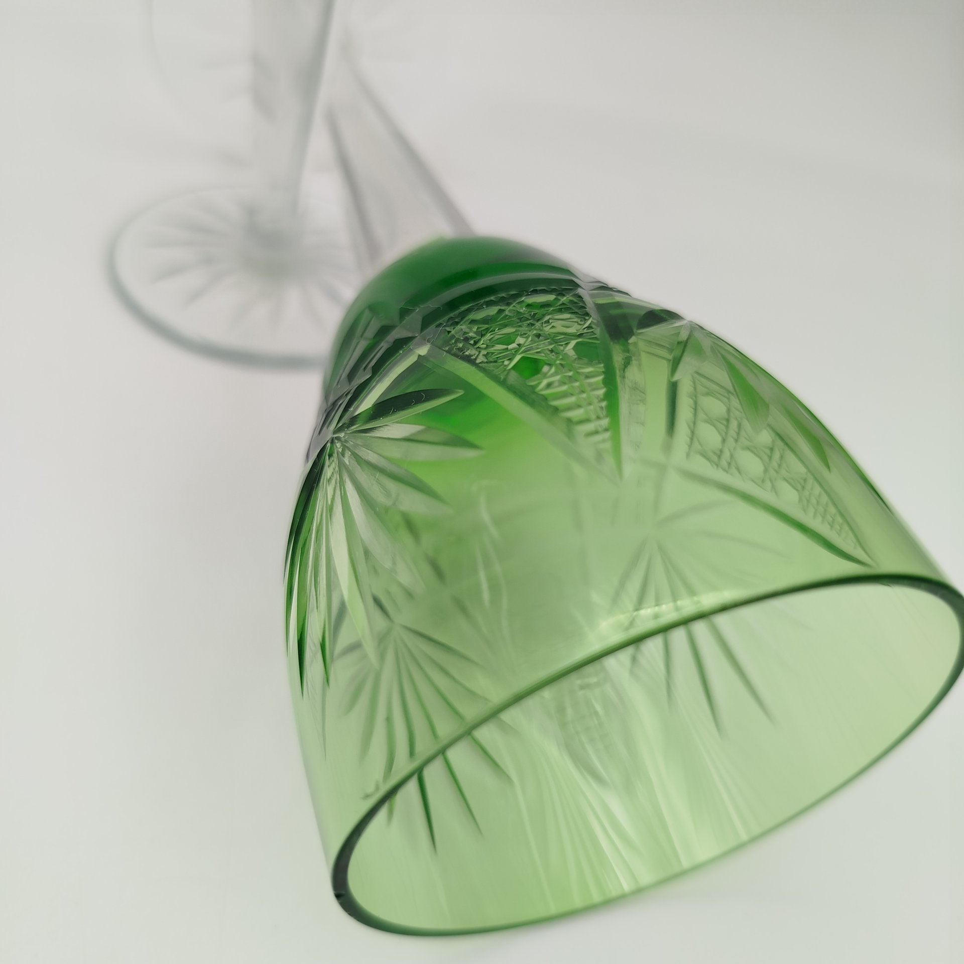 Набор бокалов для вина зеленного оттенка на 2 персоны, хрусталь, алмазная грань, СССР, 1960-1980 гг.