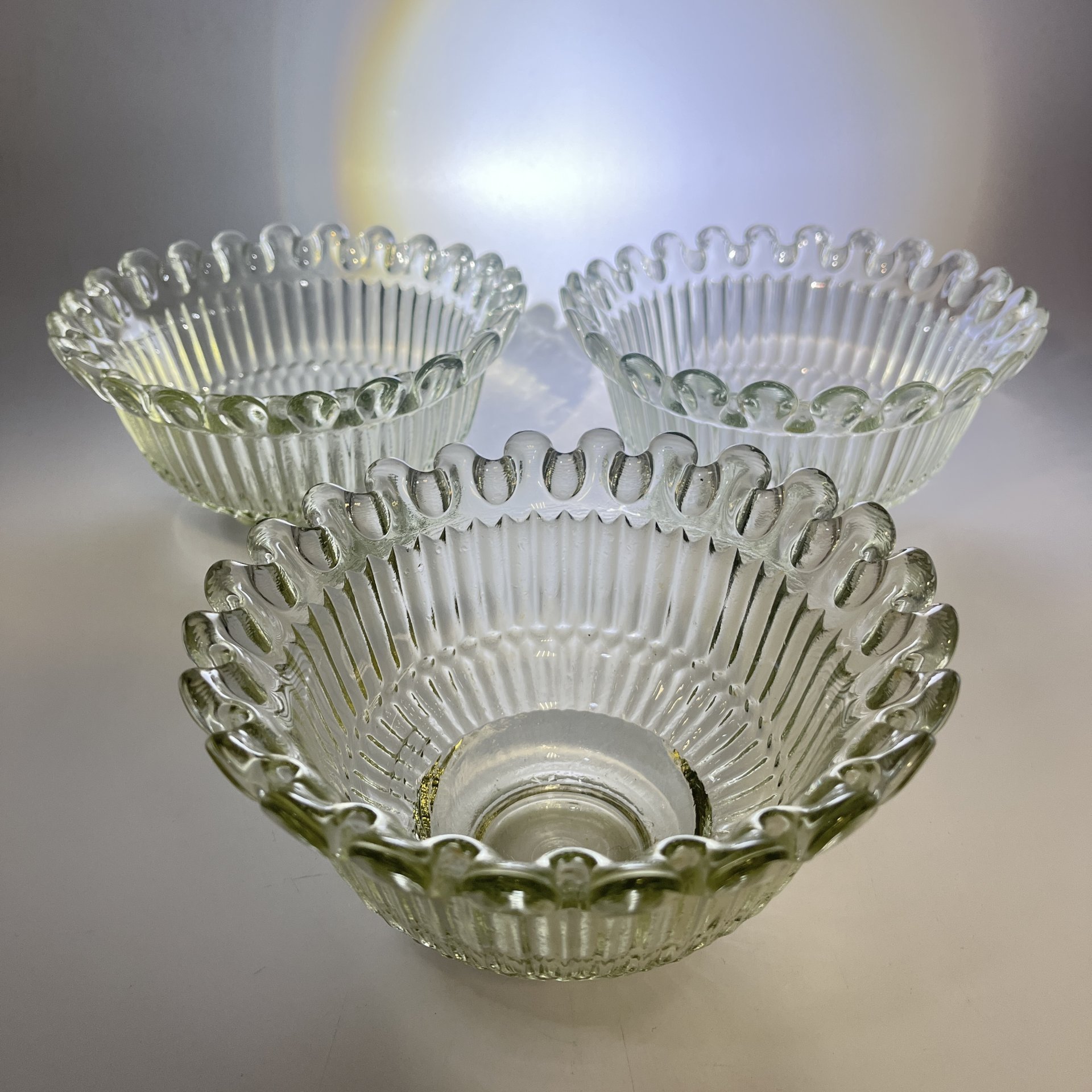 Набор из 3 вазочек с фигурным краем