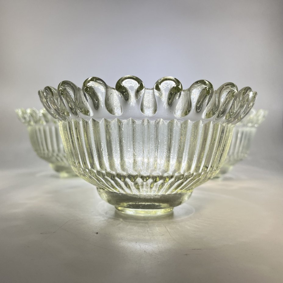 Набор из 3 вазочек с фигурным краем