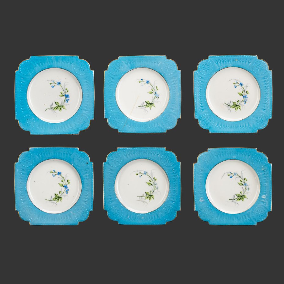 Набор из шести десертных тарелок квадратной формы, с изображением незабудок, фарфор, крытье, роспись, золочение, Фарфоровая фабрика Гарднера, Российская империя, 1870-1890 гг.