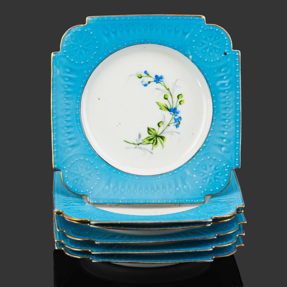 Набор из шести десертных тарелок квадратной формы, с изображением незабудок, фарфор, крытье, роспись, золочение, Фарфоровая фабрика Гарднера, Российская империя, 1870-1890 гг.