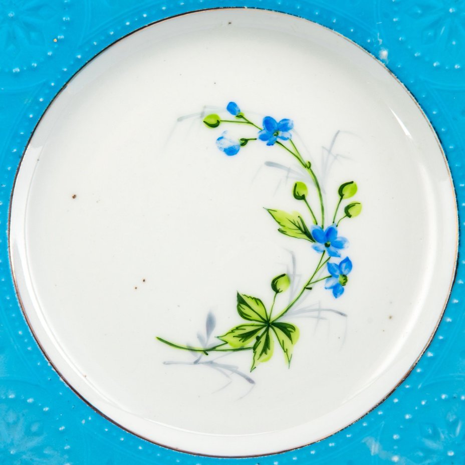 Набор из шести десертных тарелок квадратной формы, с изображением незабудок, фарфор, крытье, роспись, золочение, Фарфоровая фабрика Гарднера, Российская империя, 1870-1890 гг.