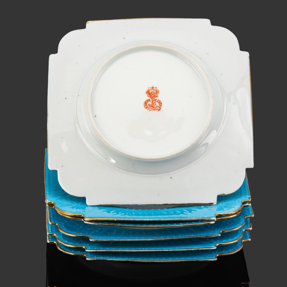 Набор из шести десертных тарелок квадратной формы, с изображением незабудок, фарфор, крытье, роспись, золочение, Фарфоровая фабрика Гарднера, Российская империя, 1870-1890 гг.