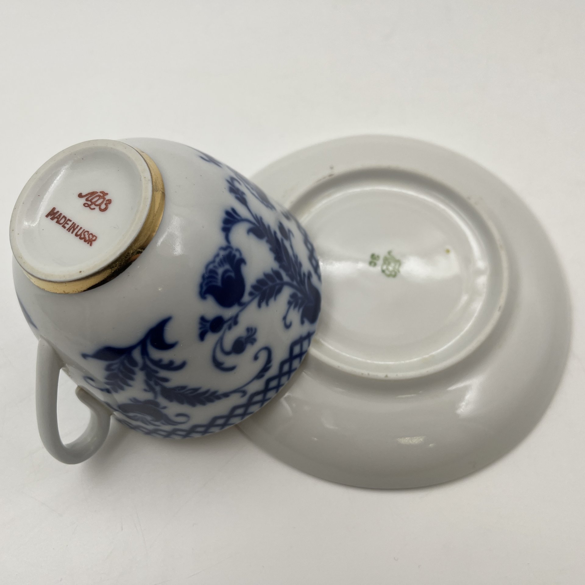 Пара чайная "Синие цветы", фарфор, деколь, золочение, Ленинградский фарфоровый завод (ЛФЗ), СССР, 1970-1986 гг.