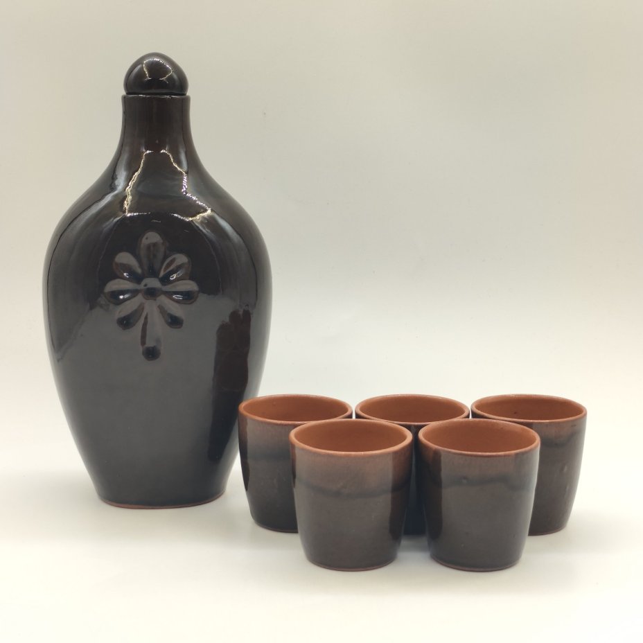 Набор из штофа лаконичной формы с рельефным декором и 5-ти стопок