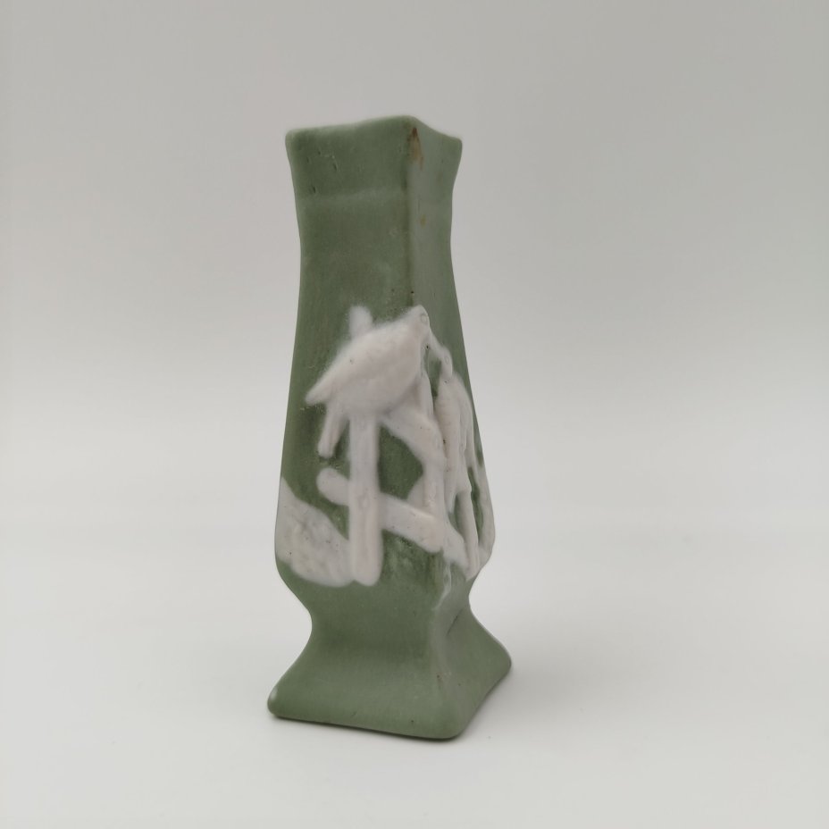 Вазочка миниатюрная с изображением птиц, бисквит, крытье, Дмитровский фарфоровый завод (ДФЗ Вербилки), СССР, 1920-1930 гг.