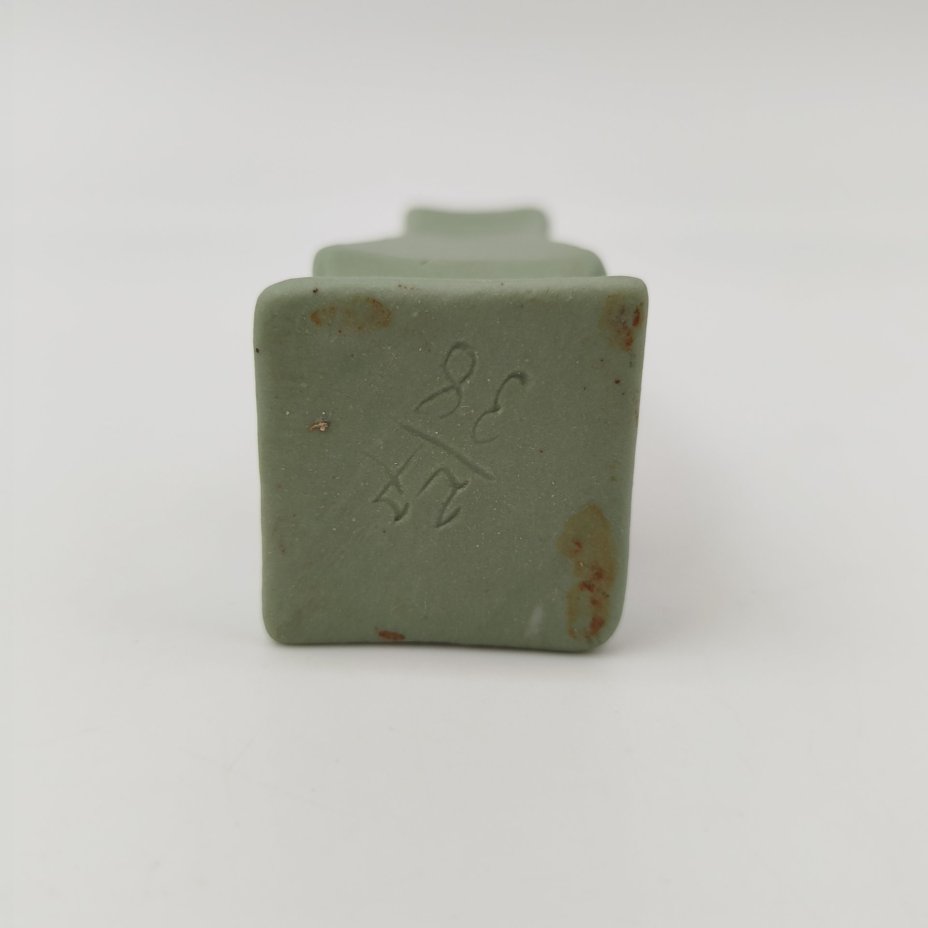 Вазочка миниатюрная с изображением птиц, бисквит, крытье, Дмитровский фарфоровый завод (ДФЗ Вербилки), СССР, 1920-1930 гг.