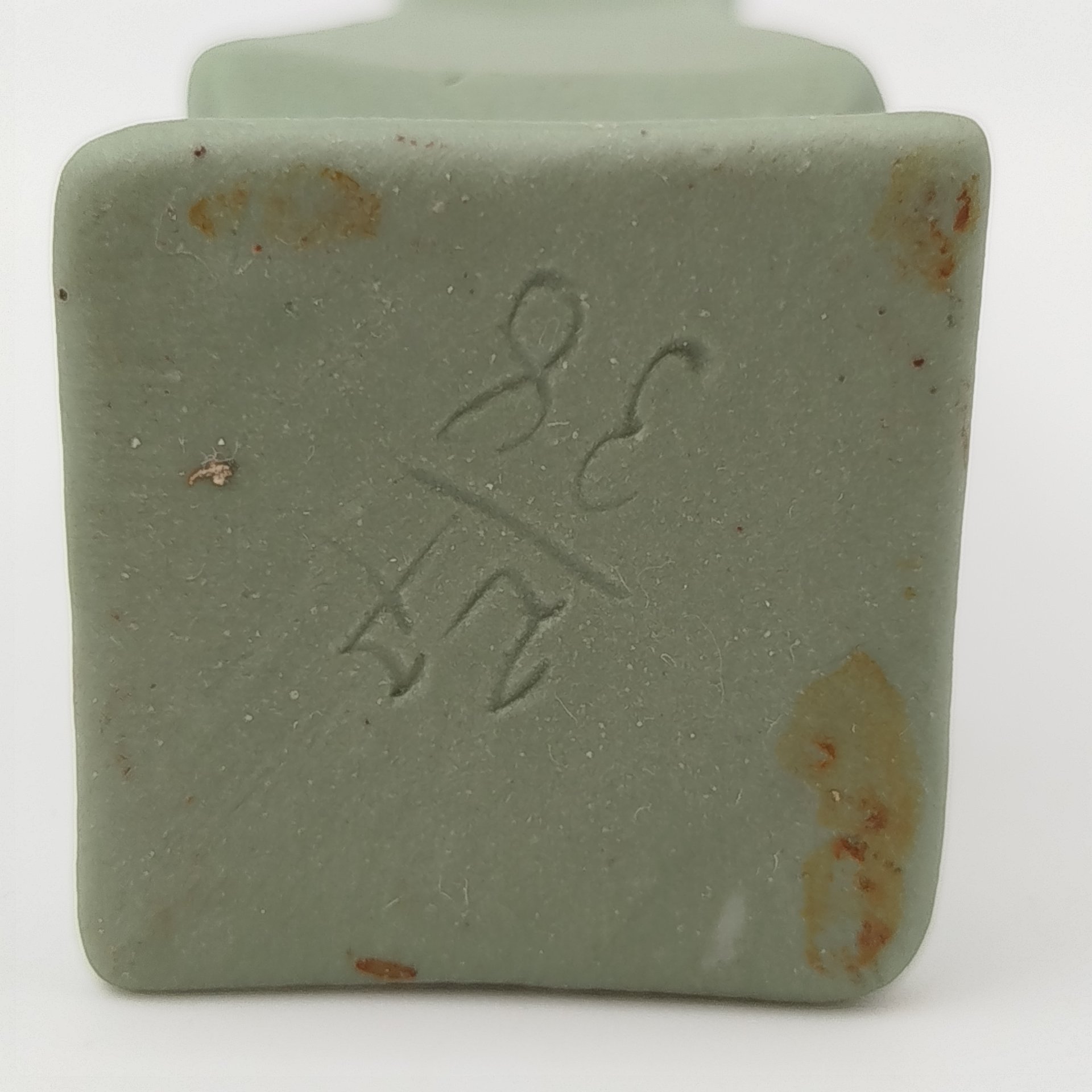 Вазочка миниатюрная с изображением птиц, бисквит, крытье, Дмитровский фарфоровый завод (ДФЗ Вербилки), СССР, 1920-1930 гг.