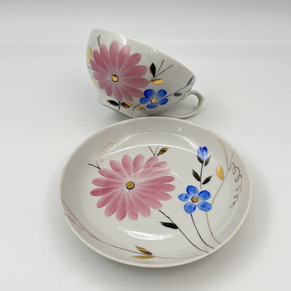 Пара чайная с цветочным декором в виде астр, фарфор, роспись, золочение, Дулевский фарфоровый завод (Дулёво), СССР, 1968-1991 гг.