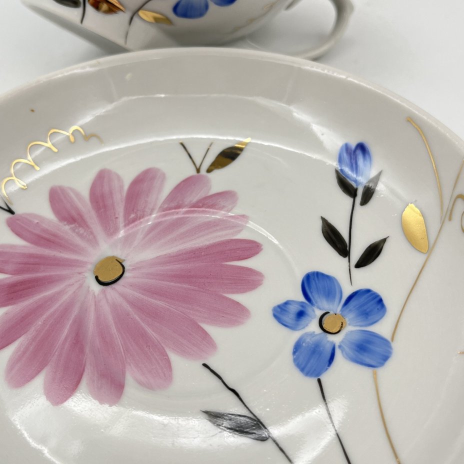 Пара чайная с цветочным декором в виде астр, фарфор, роспись, золочение, Дулевский фарфоровый завод (Дулёво), СССР, 1968-1991 гг.