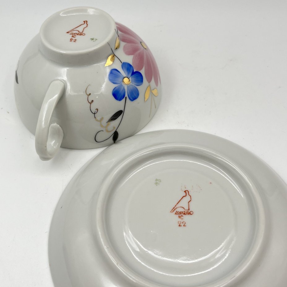 Пара чайная с цветочным декором в виде астр, фарфор, роспись, золочение, Дулевский фарфоровый завод (Дулёво), СССР, 1968-1991 гг.