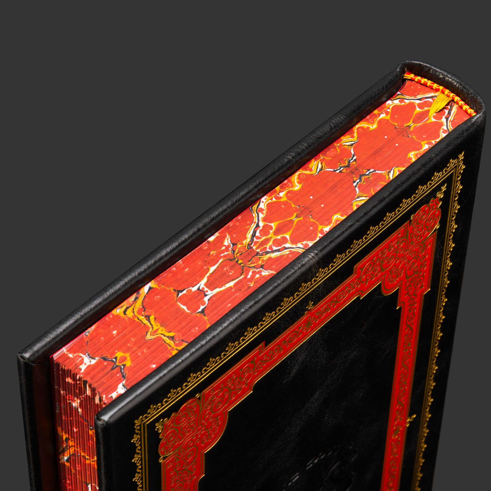 Книга в кожаном переплете "Искусство войны", Сунь-Цзы, бумага, кожаный переплет, тиснение, золочение, художественная накладка, обрез  с принтом, Российская Федерация, 2025 г.