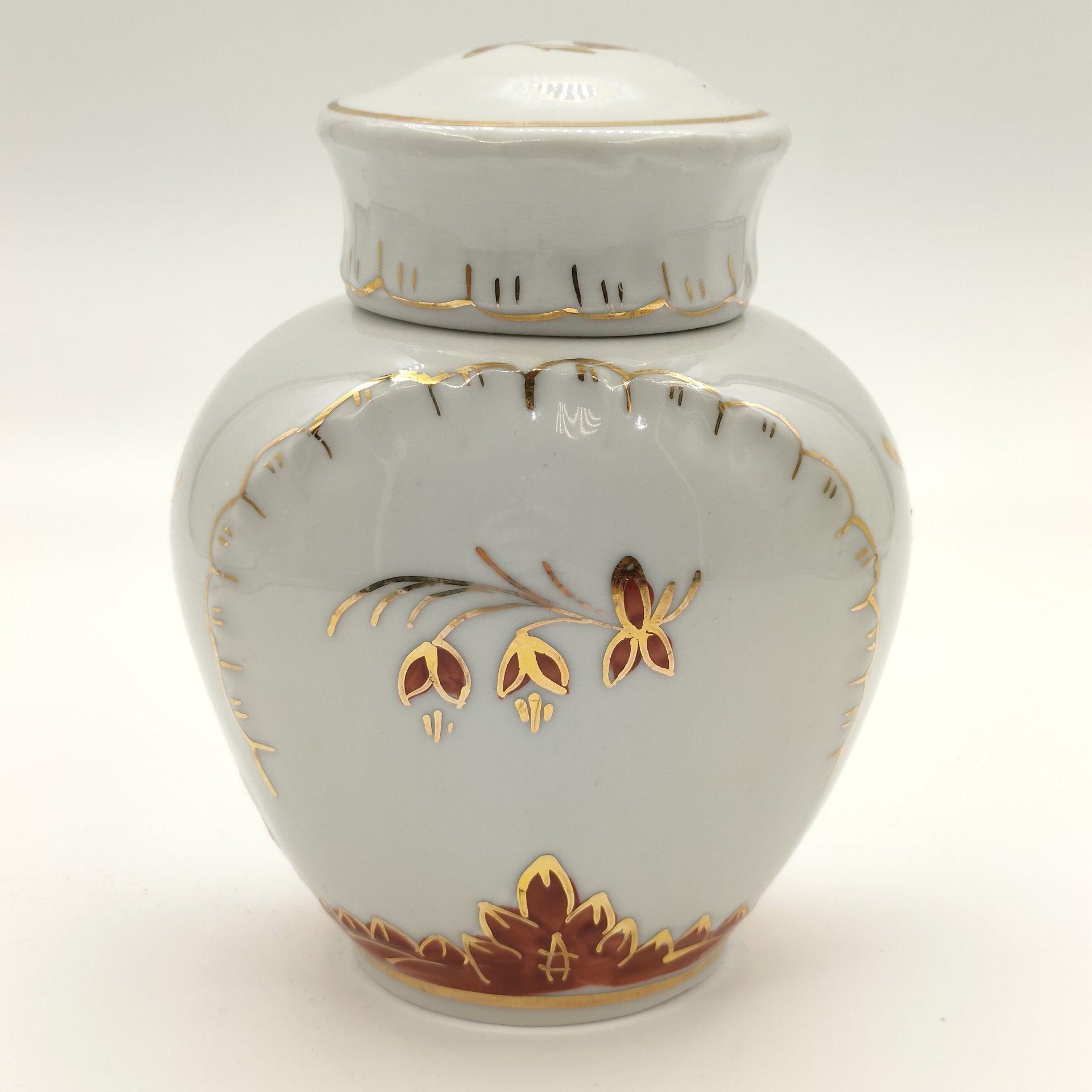 Чайница "Барбарис", автор Е. П. Смирнов, фарфор, роспись, золочение, Фабрика Гарднера в Вербилках 1766, Российская Федерация, 1991-2012 гг.