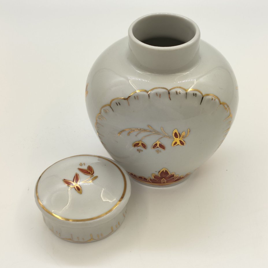 Чайница "Барбарис", автор Е. П. Смирнов, фарфор, роспись, золочение, Фабрика Гарднера в Вербилках 1766, Российская Федерация, 1991-2012 гг.