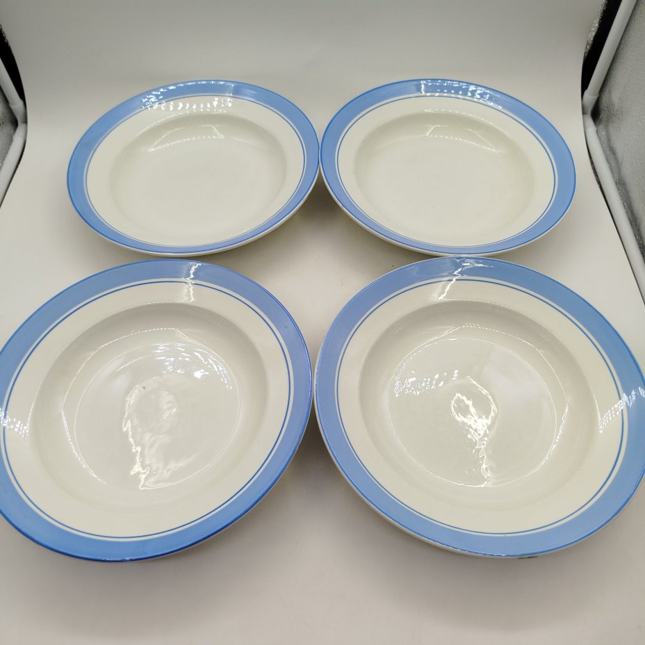 Набор из шести суповых тарелок с голубым кантом, фаянс, обводка, Конаковский фаянсовый завод им. М.И. Калинина (ЗиК Конаково), СССР, 1962-1974 гг.