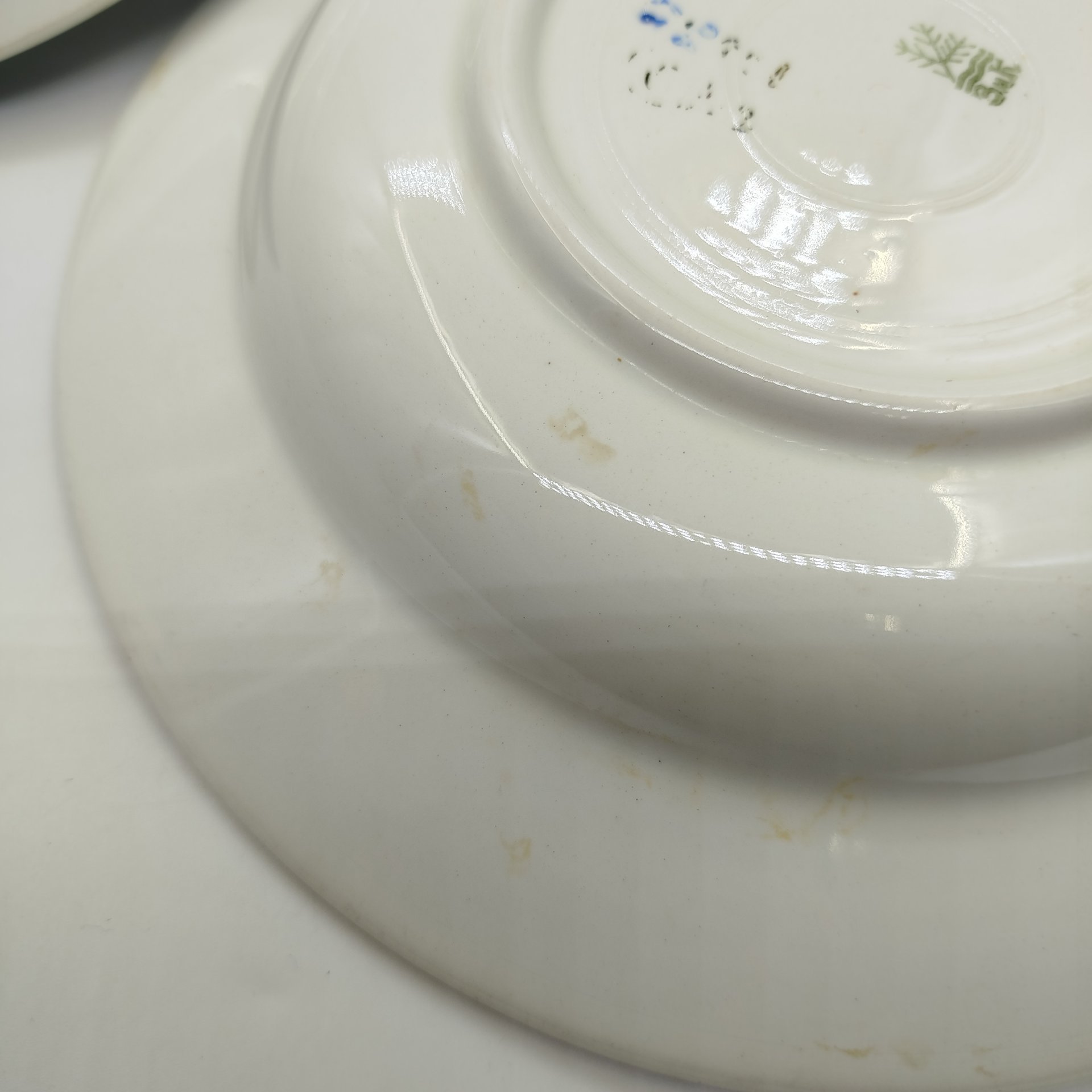 Набор из шести суповых тарелок с голубым кантом, фаянс, обводка, Конаковский фаянсовый завод им. М.И. Калинина (ЗиК Конаково), СССР, 1962-1974 гг.