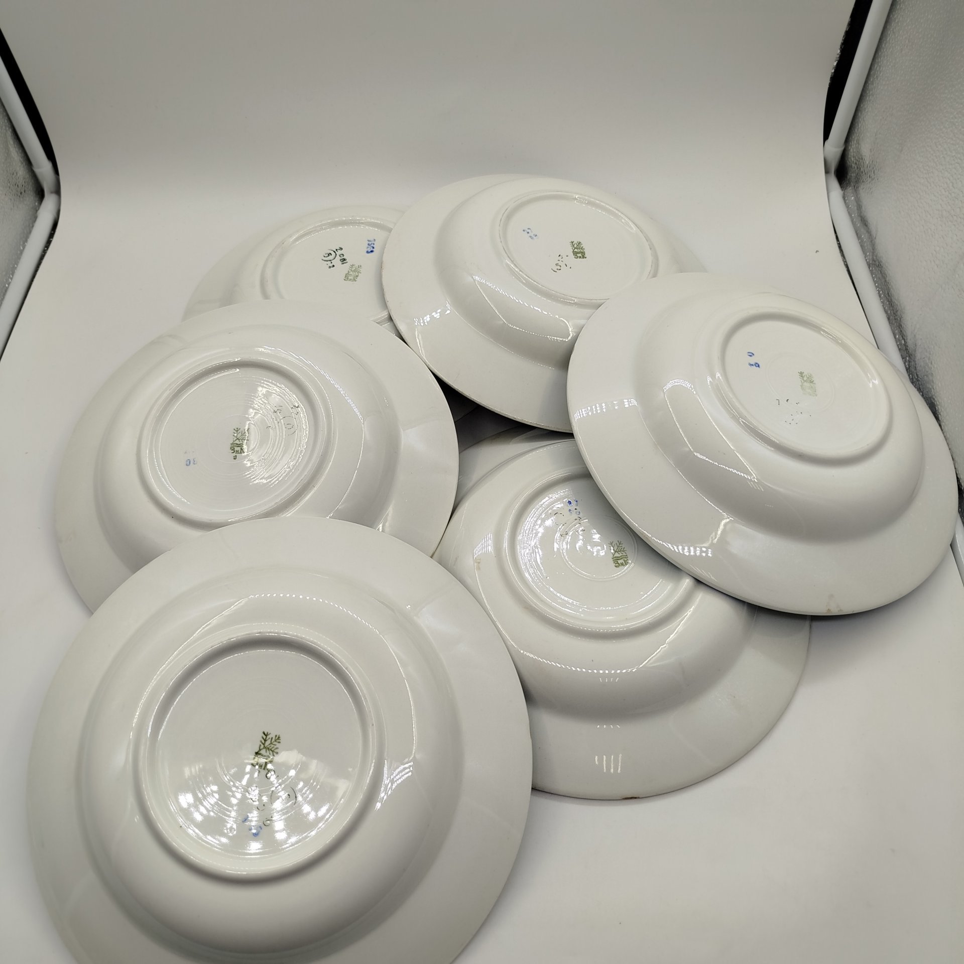 Набор из шести суповых тарелок с голубым кантом, фаянс, обводка, Конаковский фаянсовый завод им. М.И. Калинина (ЗиК Конаково), СССР, 1962-1974 гг.