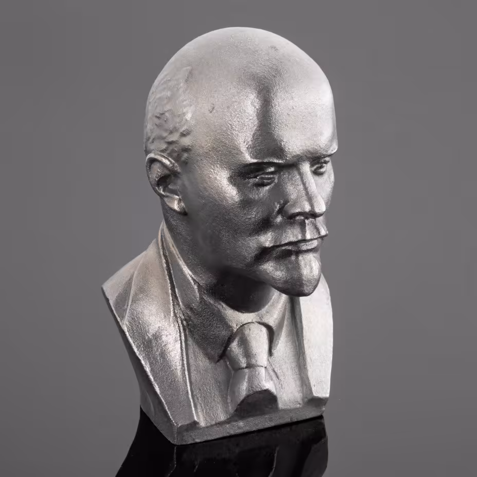 Бюст "Владимир Ильич Ленин" в оригинальной коробке, автор Б.А. Петров, Завод художественного литья «Монументскульптура» (ЛЗХЛ)