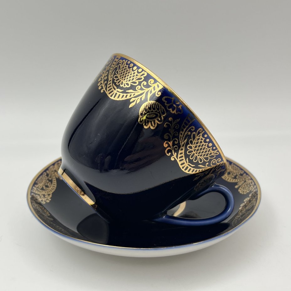 Пара чайная  "Золотая фриз" (в подборе), фарфор, крытье кобальтом, золочение, Ленинградский фарфоровый завод (ЛФЗ), СССР, 1960-1990 гг.