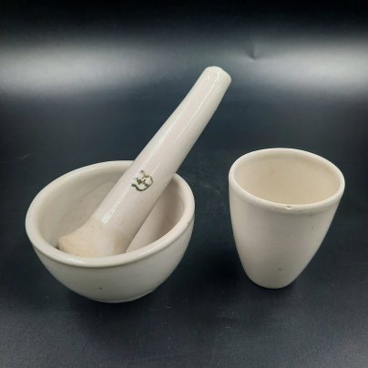 Набор лабораторный из ступы, пестика и стаканчика, фаянс, СССР, 1930-1960 гг.