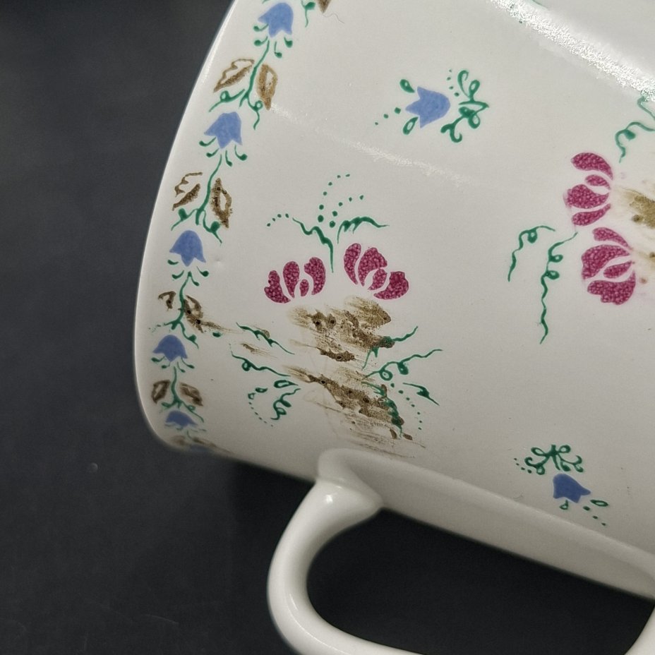 Набор из шести кофейных чашек с цветочным декором, форма "Майская", автор формы Э.М. Криммер, Ленинградский фарфоровый завод (ЛФЗ)