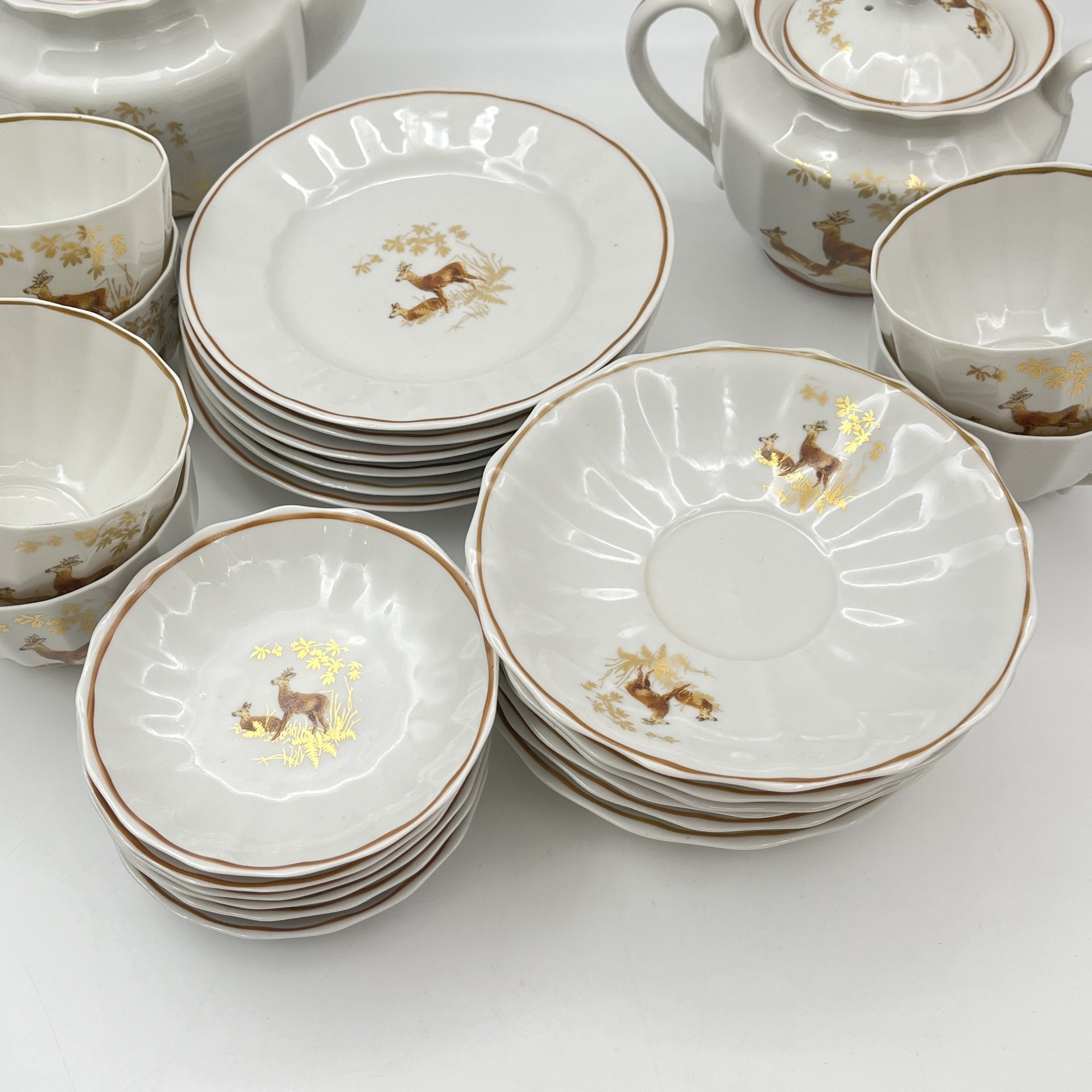 Сервиз чайный "Олени" на 6 персон (26 предметов), фарфор, деколь, золочение, Фабрика «Мануфактуры Гарднеръ в Вербилках», Российская Федерация, 1991-2010 гг.