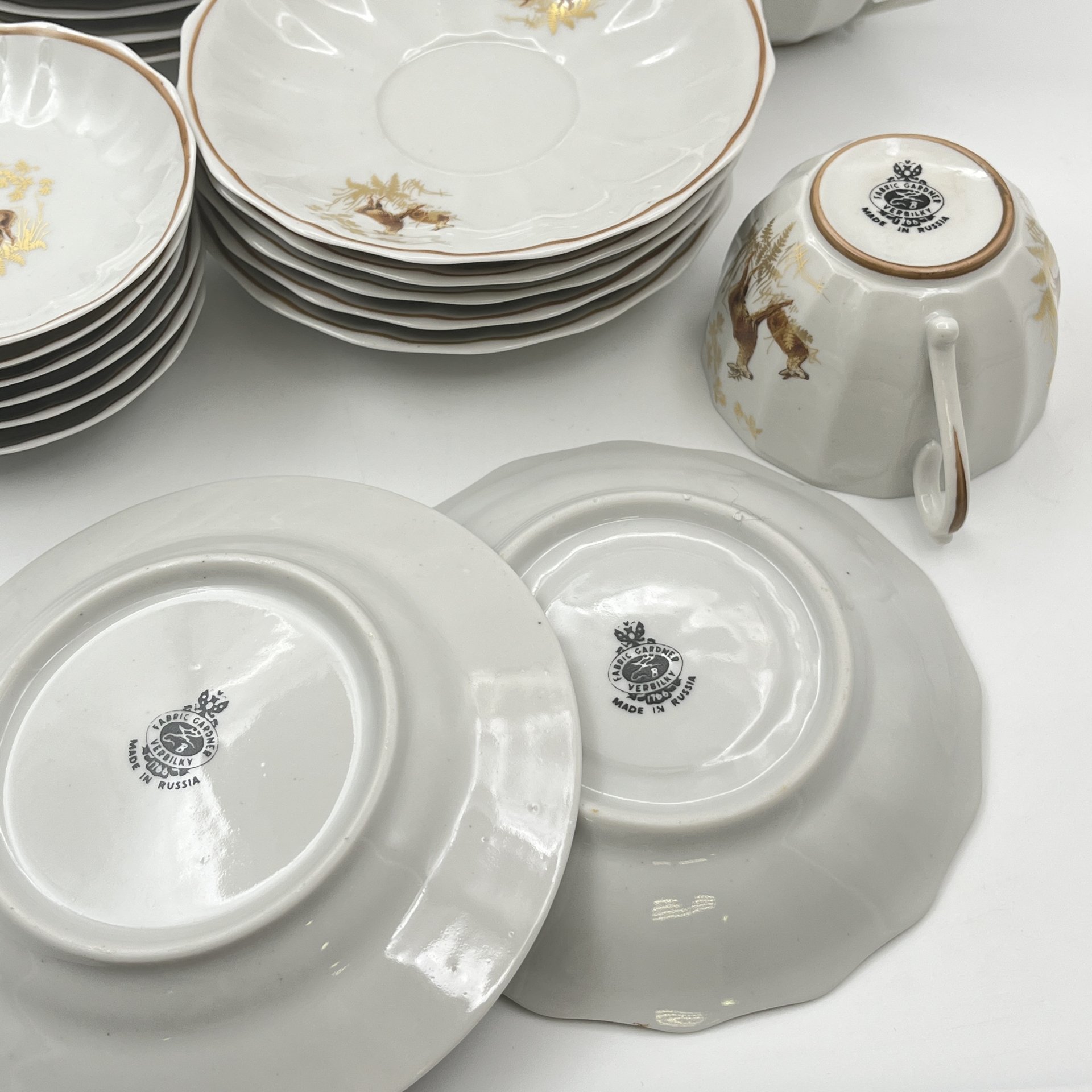 Сервиз чайный "Олени" на 6 персон (26 предметов), фарфор, деколь, золочение, Фабрика «Мануфактуры Гарднеръ в Вербилках», Российская Федерация, 1991-2010 гг.