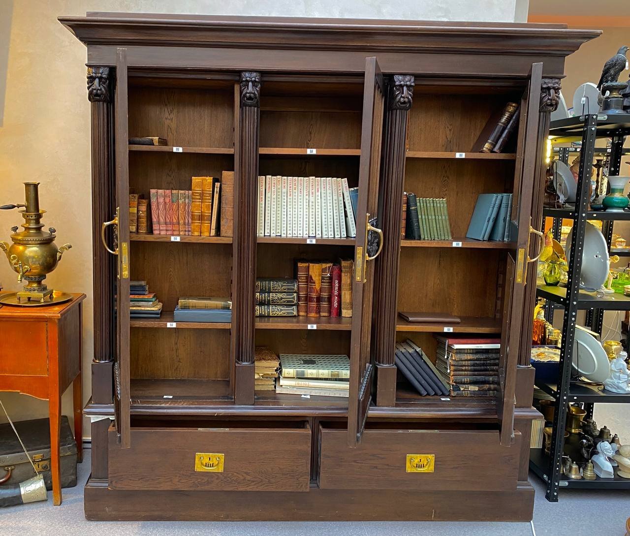 Книжный шкаф с секретом