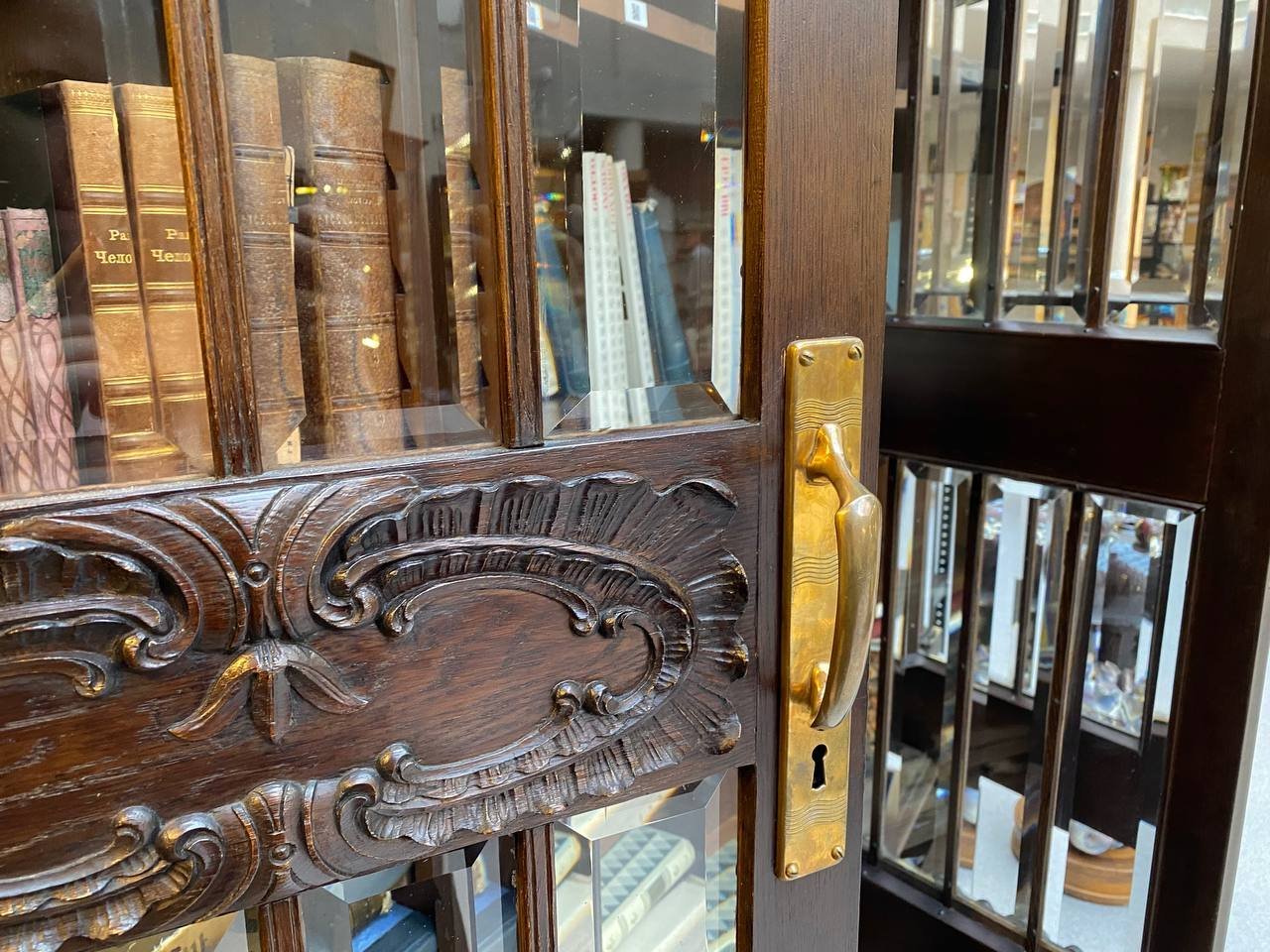 Книжный шкаф с секретом